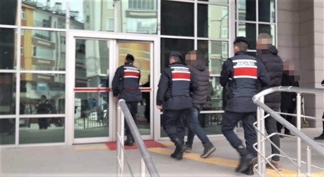 Boyabatta evden su motoru çalan 2 şahıs tutuklandı