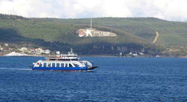 Bozcaadaya fırtına nedeniyle bazı feribot seferleri iptal edildi