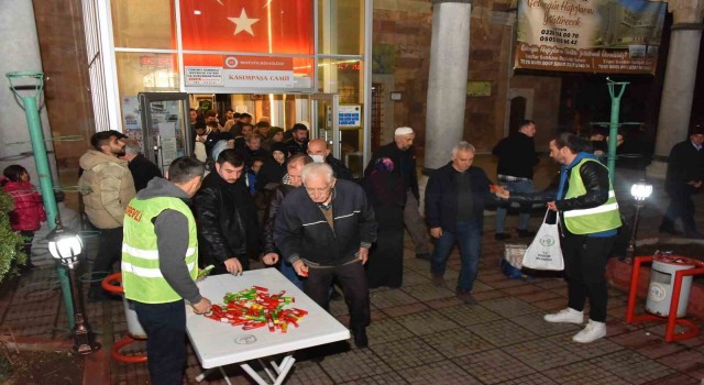 Bozüyük Belediyesinden Berat Kandilinde şeker ikramı