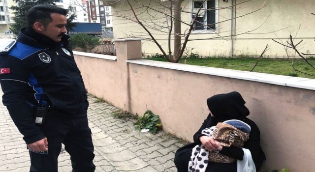 Bu da oyuncak bebekli dilenci