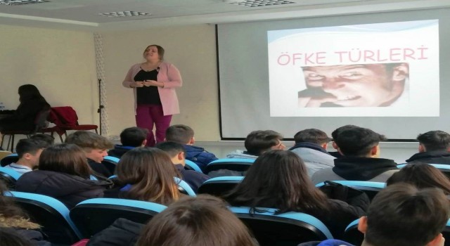Burhaniye Belediyesinden liseli gençlere seminer
