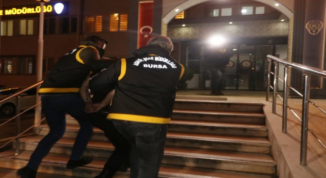 Bursada 2 kişiyi öldürdü, cesetlerden birini bagajına koyduğu otomobille İstanbulda yakalandı