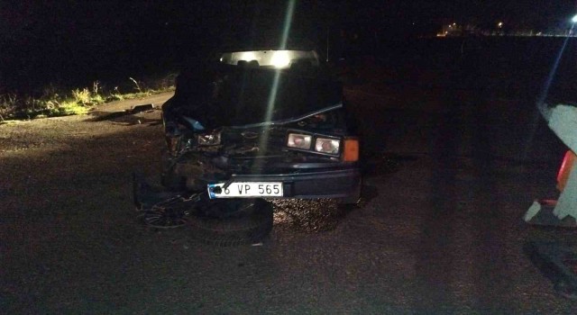 Bursada lastik tamiri için kenara çekilen araca, otomobil çarptı: 1 yaralı