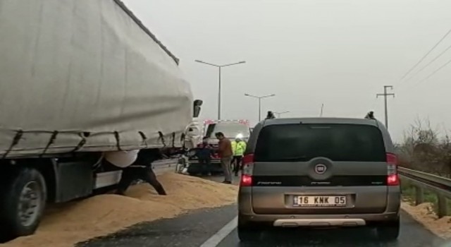 Bursada tır kazasında sürücü yaralandı