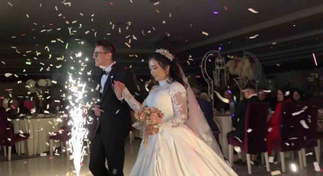 Bursaya 12 bin kilometreden gelin geldi