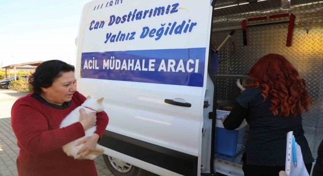 Büyükşehir Acil Müdahale Aracı ile depremzede candostların yanında