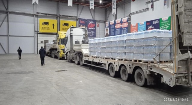 Büyükşehirin deprem bölgesine yardımları sürüyor