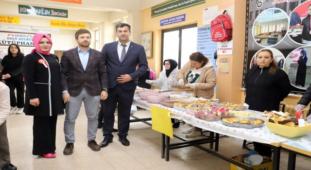 Çadırda eğitim gören öğrenciler için hayır panayırı düzenlediler