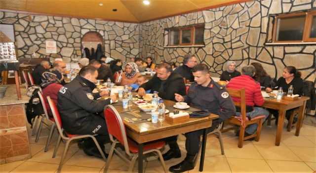Çamelinde depremzede aileler gönül sofrasında buluştu