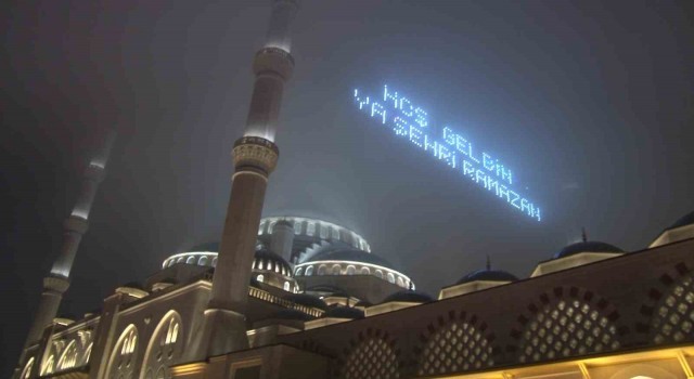 Çamlıca Camiinde ilk teravih namazı kılındı