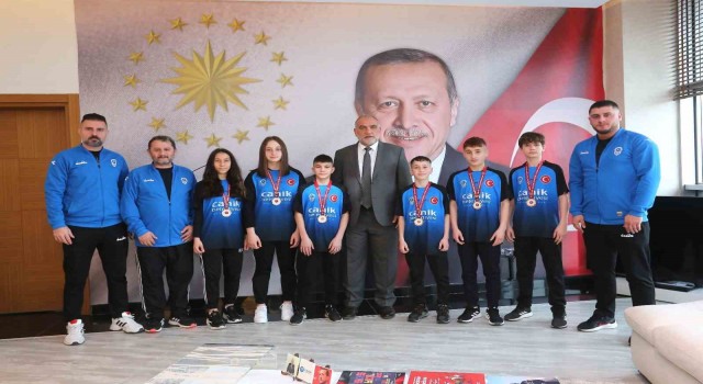 Canikten, Avrupaya çıkartma