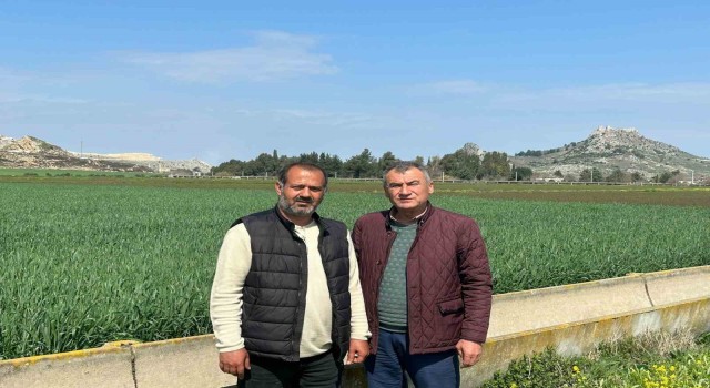 Ceyhanda toprak yağmurla buluştu, çiftçinin yüzü güldü