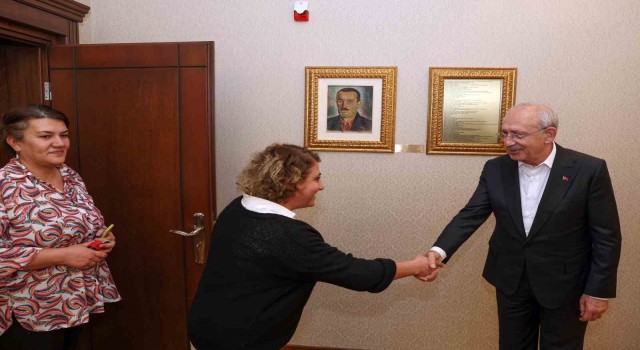 CHP Genel Başkanı Kılıçdaroğlu, Genel Merkez Kadın personeli ile bir araya geldi