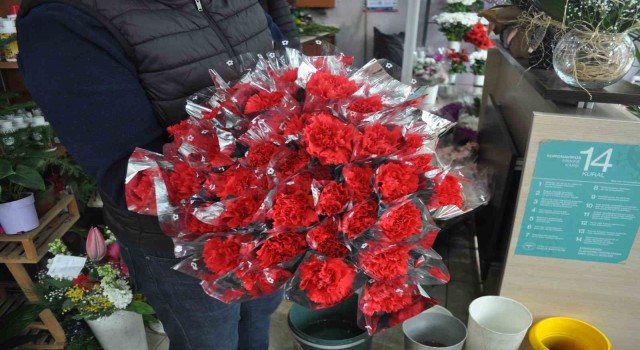 Çiçekçiler 8 Mart Dünya Kadınlar Gününün buruk geçeceğini düşünüyor