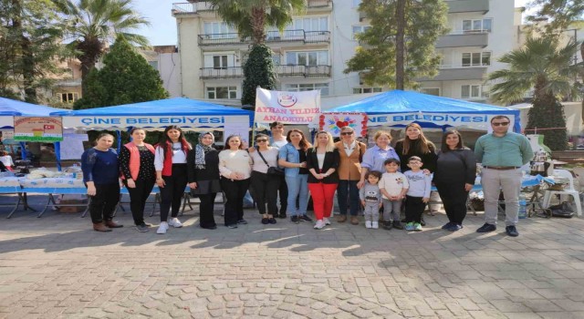 Çinede depremzede öğrenciler için hayır panayırı düzenlendi