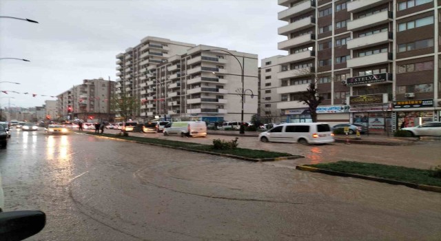 Cizrede sağanak hayatı olumsuz etkiledi