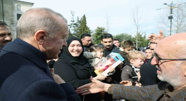 Cumhurbaşkanı Erdoğan, Fatihte esnafı ziyaret etti