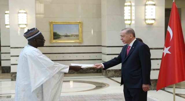 Cumhurbaşkanı Erdoğan, Gambiya Büyükelçisi Contehi kabul etti