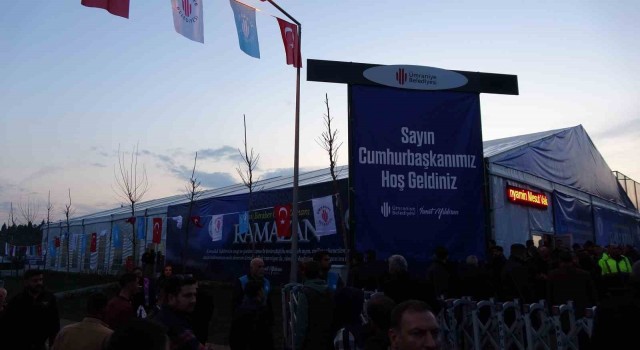 Cumhurbaşkanı Erdoğan ilk iftarını depremzedelerle açtı