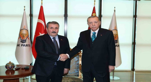 Cumhurbaşkanı Recep Tayyip Erdoğan, BBP Genel Başkanı Mustafa Desticiyi kabul etti.