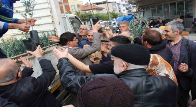 Cumhuriyetin 100. yılında doğaya 100 zeytin fidanı armağan edildi