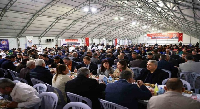 Denizlili binlerce vatandaş ilk iftar sofrasında kenetlendi