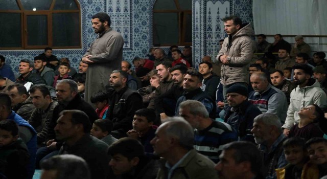 Deprem bölgesi Hatayda ilk teravih namazı kılındı