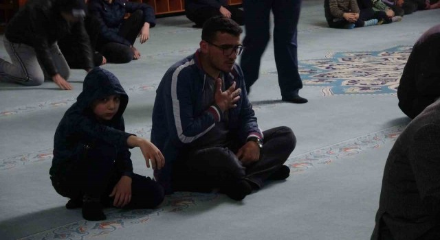 Deprem bölgesi Kiliste ilk teravih namazına yoğun ilgi