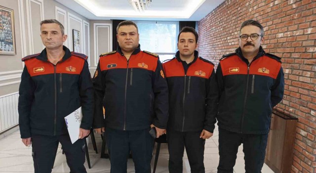 Deprem bölgesinde görev yapan itfaiye amiri: Canlı olarak görmek bütün yorgunluğumuzu aldı