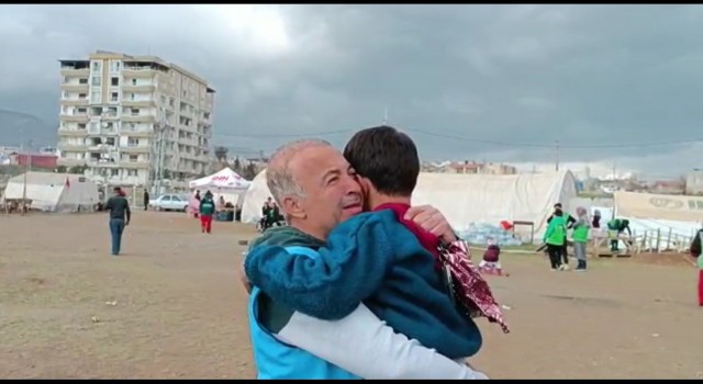 Deprem bölgesinde tanıştığı minik Arda ile tekrar buluştu duygulu anlar yaşandı