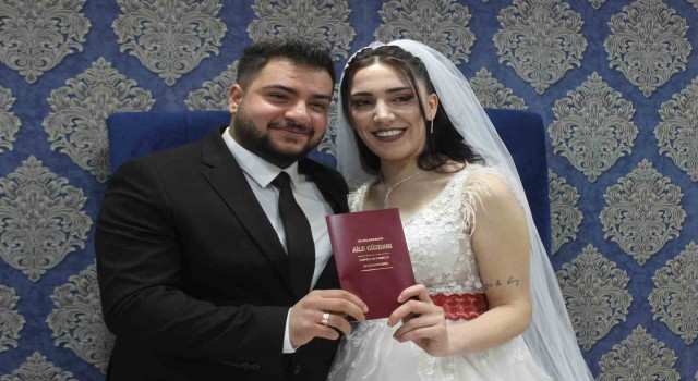 Deprem öncesi nikah tarihi alan çiftin nikahı geldikleri Kırklarelide kıyıldı