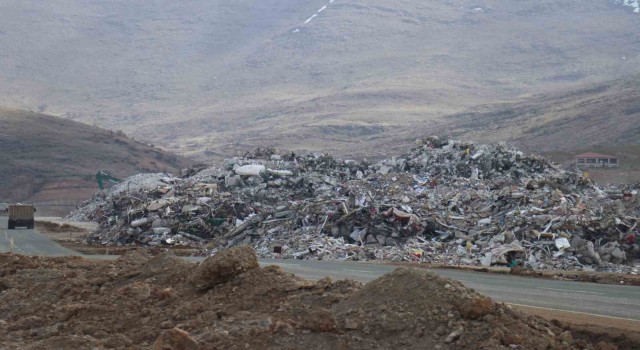 Deprem sonrası molozlar geri dönüşüme kazandırılıyor