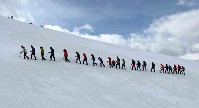 Depremden döndüler, Zigana Dağında kış eğitimi gerçekleştirdiler