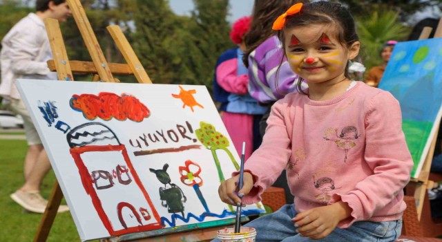 Depremi bir an olsun resimlerle unuttular