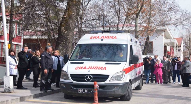 Depremin 248inci saatinde kurtarılan Aleyna Ölmez, tedavi gördüğü hastaneden taburcu oldu