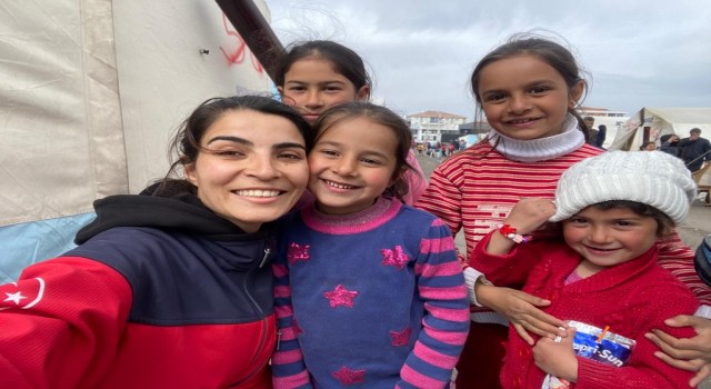 Depremin, kahraman kadın arama kurtarma gönüllüsü