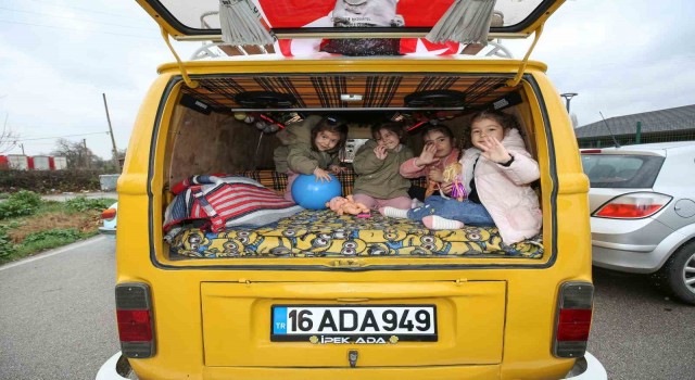 Depremzede aileler Nilüferde şehir turu atıp müze gezdi