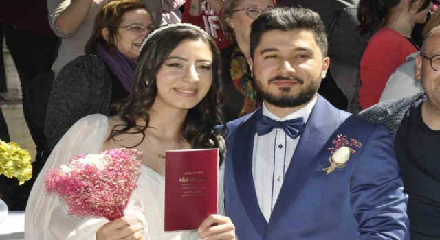 Depremzede çift Fethiyede evlendi