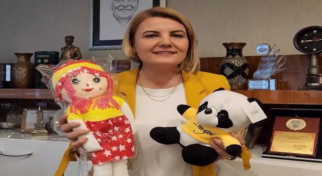 Depremzede çocuklar için sahaya oyuncak atılacak