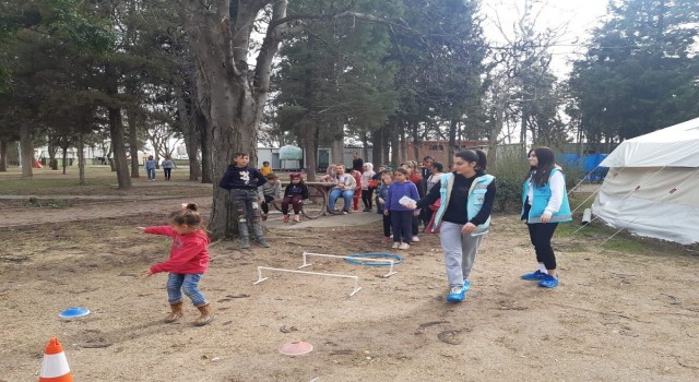 Depremzede çocuklara yönelik sinema saati ve parkur oyunları etkinliği