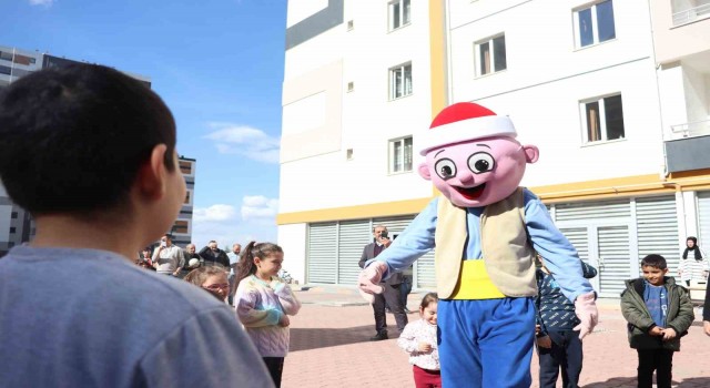 Depremzede çocukların yüzü masal ve çizgi film kahramanları ile güldü