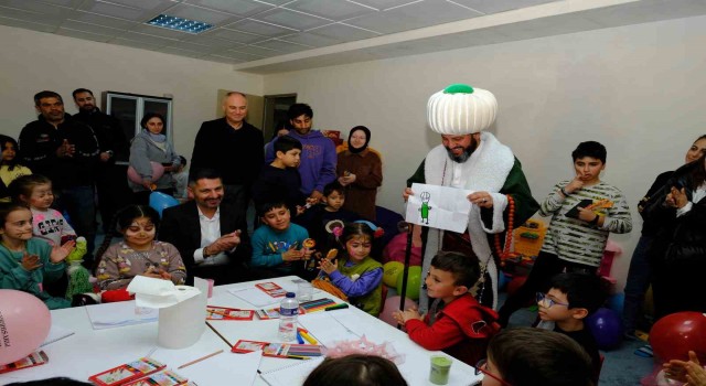 Depremzede çocukların yüzü Sivrihisarda gülüyor