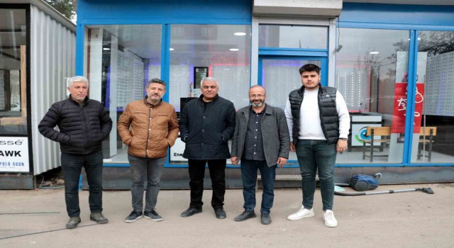 Depremzede gözlükçüler konteynerlerde mesaiye başladı