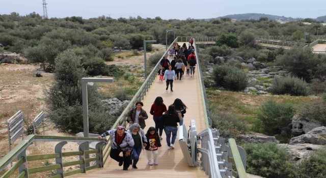 Depremzede kadınlar Mersinin tarihi ve kültürel yerlerini gezdi