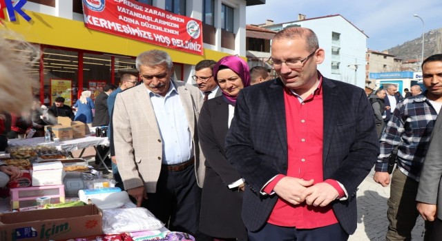 Depremzedeler için hayır çarşısı kuruldu