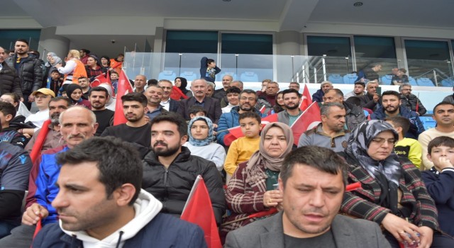 Depremzedeler Trabzonspor ile moral buldu