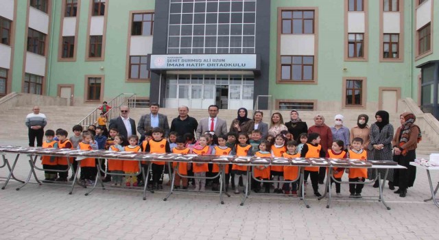 Depremzedeli öğrencilere ‘şehrimize hoş geldiniz pastası
