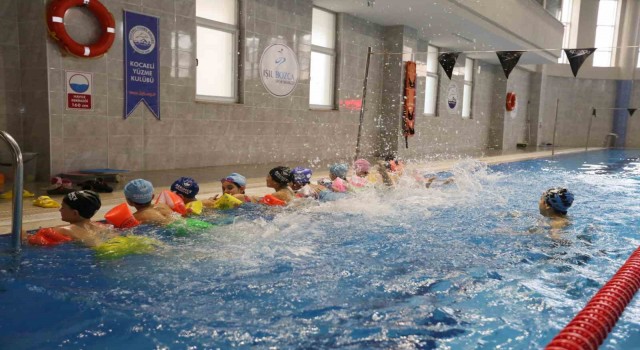 Derincede 2 bin 329 çocuk havuzla buluşuyor