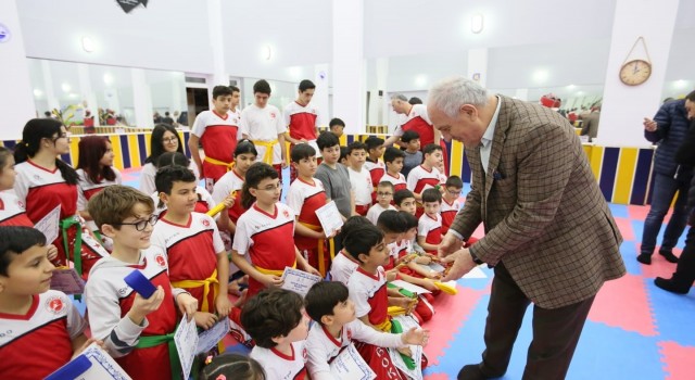 Derincede kick boksçular kuşak sevinci yaşadı