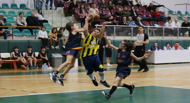 Derincede U 10 Erkekler Basketbol Ligi heyecanı yaşandı